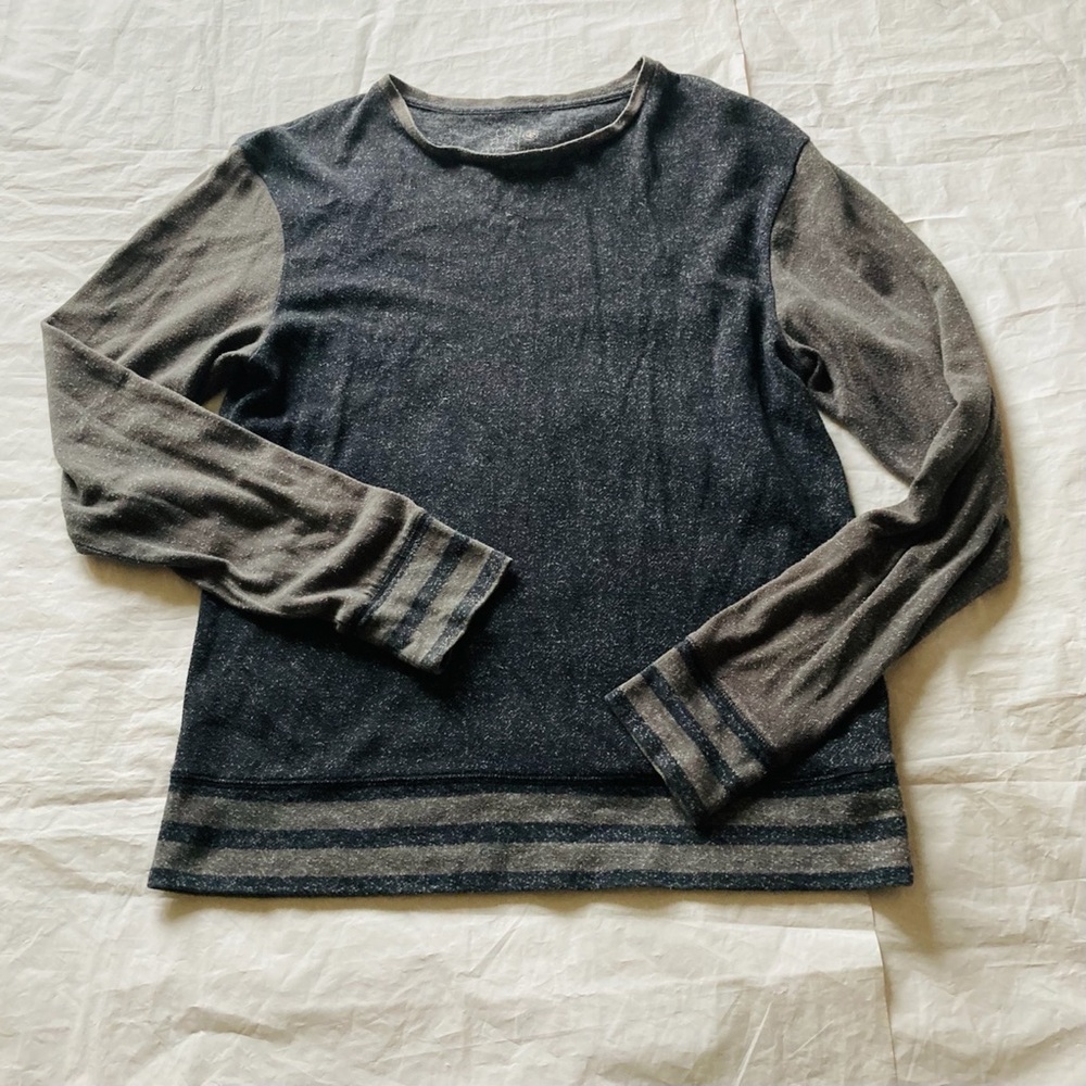 on the byas Men’s Small Gray Long Sleeve Shirt